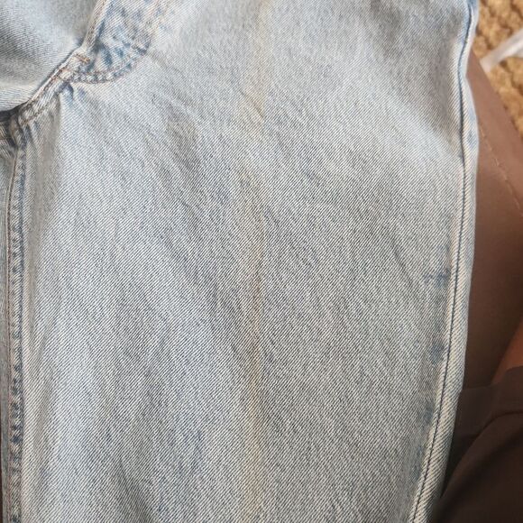 Levi's Blue Jeans with Iconic Orange Stitching and Classic Denim Fabric - Picture 6 of 9